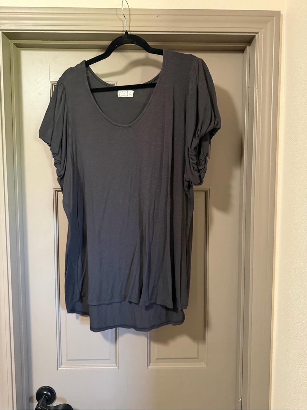 Maurices Charcoal/Black bubble short Sleeve Scoop Neck Top 2x